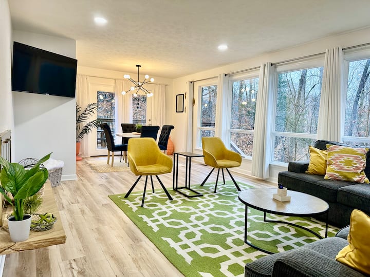 Large Abode | by Downtown | Lake |  I-40 | Bonfire