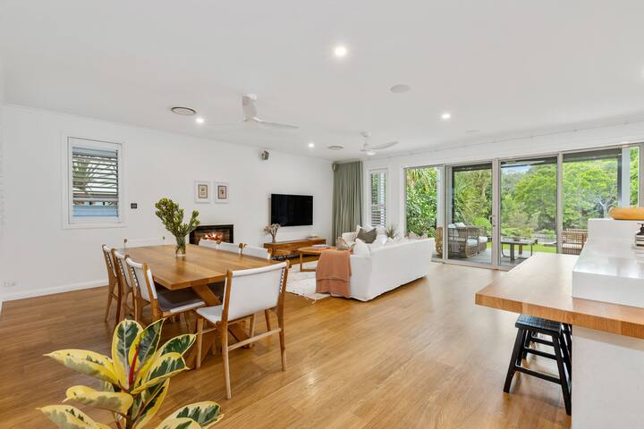 The Beech House – Beachfront Home gallery image 4