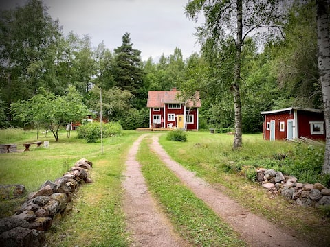 Genuine cottage in the Woods on Sollerön island