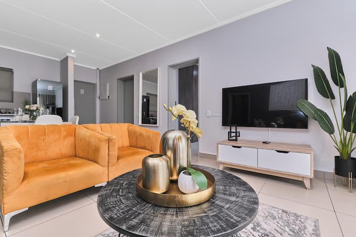 Modern And Cozy Apartment Near Sandton City Mall - Alexandra, South Africa