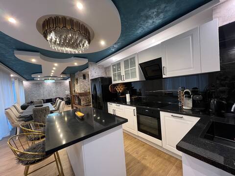 Luxury House - Hot Tub - Pool Table - Sports - Foosball