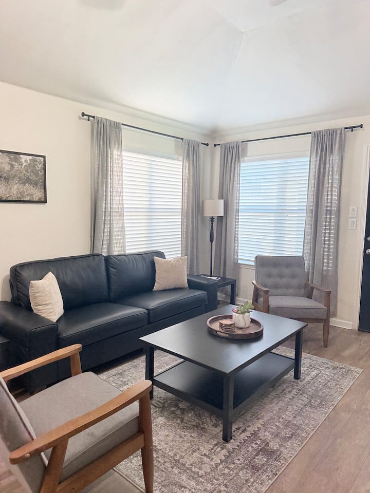 Cozy 3 Bed 2 Bath Home - ハンブル, TX