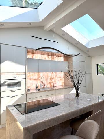 Luxurious and elegant house with tranquil backyard gallery image 3