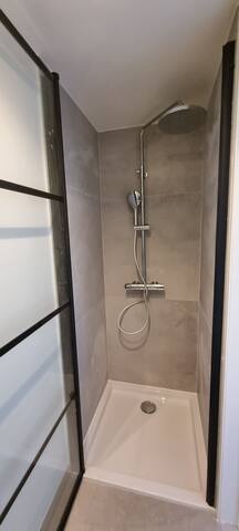 Entire home with 1 bedrooms in Ghent - Tiniest house of Zwijnaarde