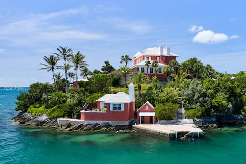 Palmberry Oceanfront Cottage
