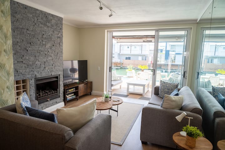 Knysna Waterfront Gem With Pool & Mooring - Knysna