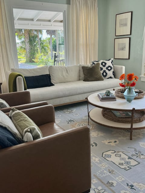 Successful Airbnb property: Riverside Cottage (3/2) - with pool in Edgewater