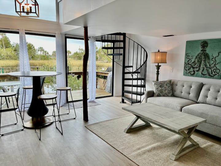 Retreat, Waterfront Condo/boat Slip/pool - Crystal River, FL