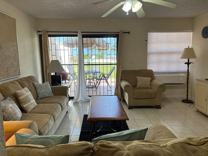 Wake Up To The Waves | Beachfront 3br Retreat - Freeport