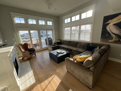 SeaLaVie perfect outdoor area w/75in TV, LR has 85