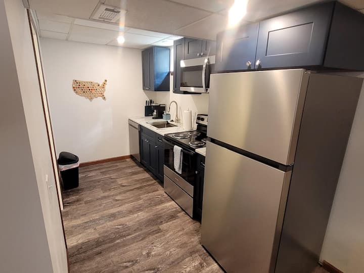 Cozy Cul-de-sac Basement Level Suite - Lincoln, NE