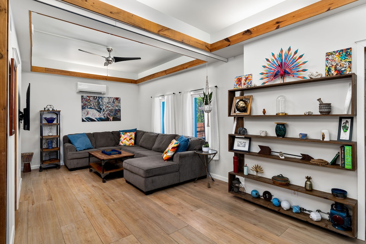 Successful Airbnb property: Boho-Ranch in Hip East Austin -cowboy pool/hot tub in Upper Boggy Creek