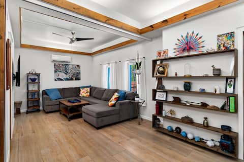 Successful Airbnb property: Boho-Ranch in Hip East Austin -cowboy pool/hot tub in Upper Boggy Creek