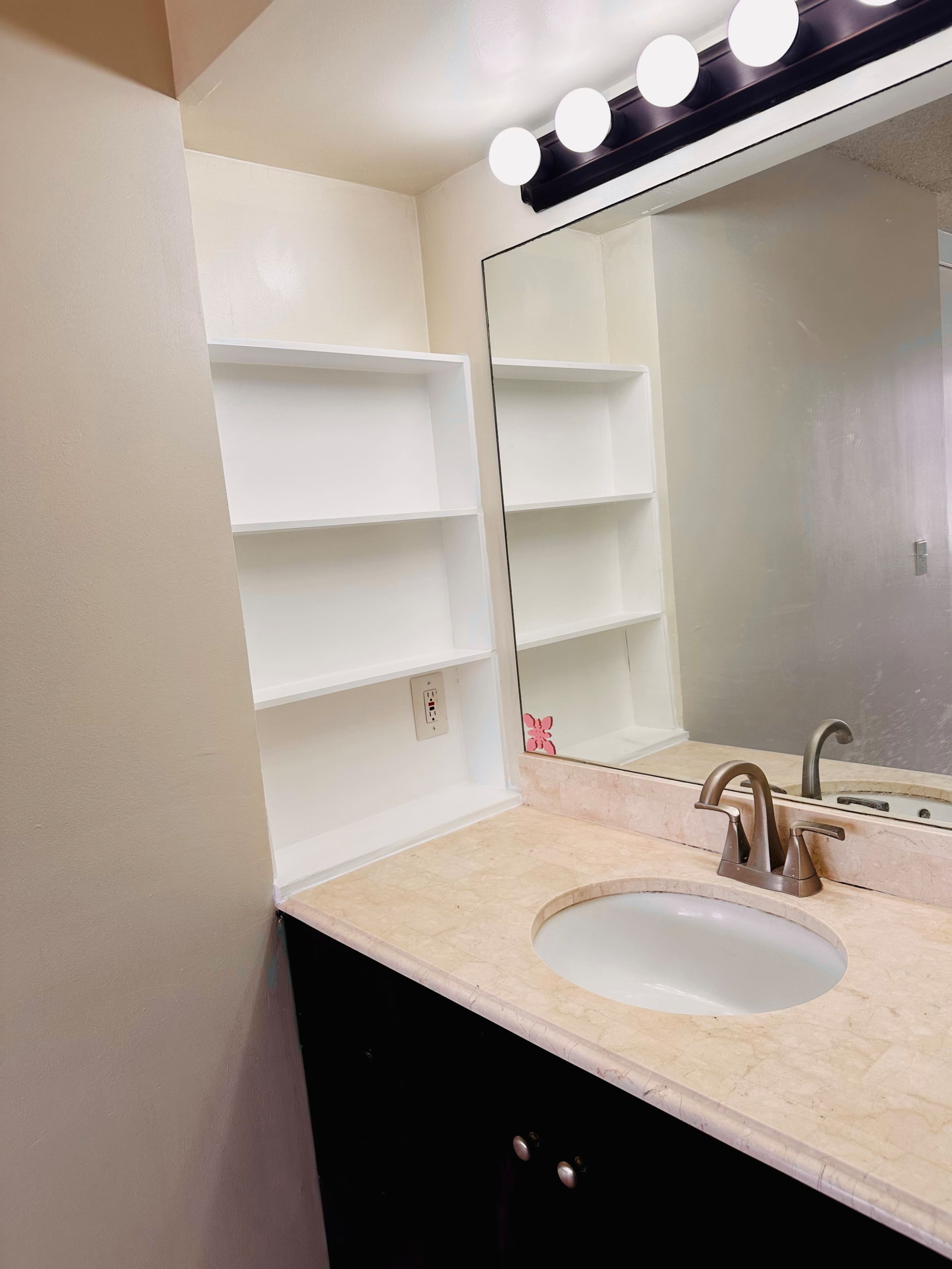 Condo in Honolulu · ★4.8 · 1 bedroom · 3 beds · 1 bath - Image 13