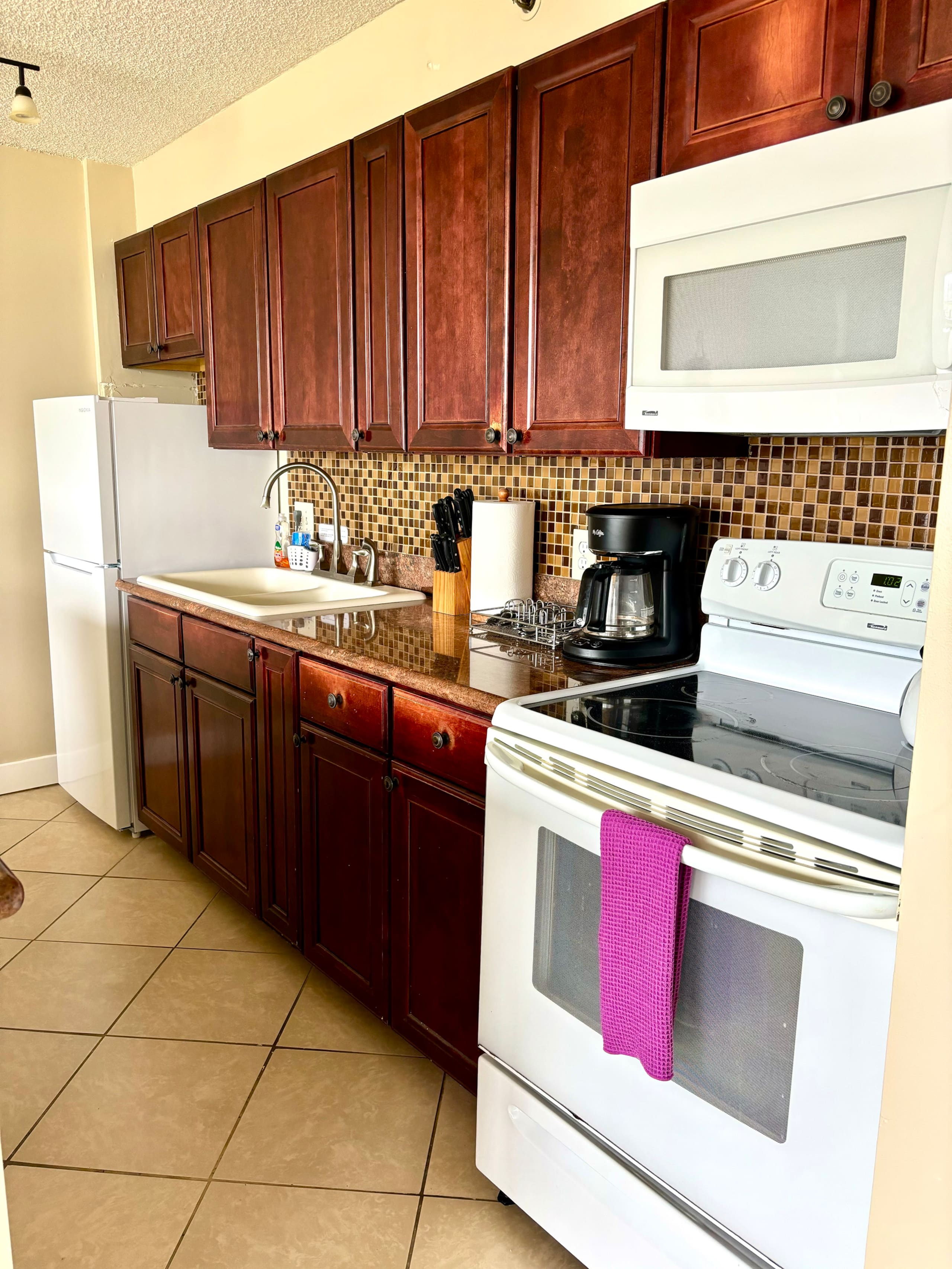 Condo in Honolulu · ★4.8 · 1 bedroom · 3 beds · 1 bath - Image 6