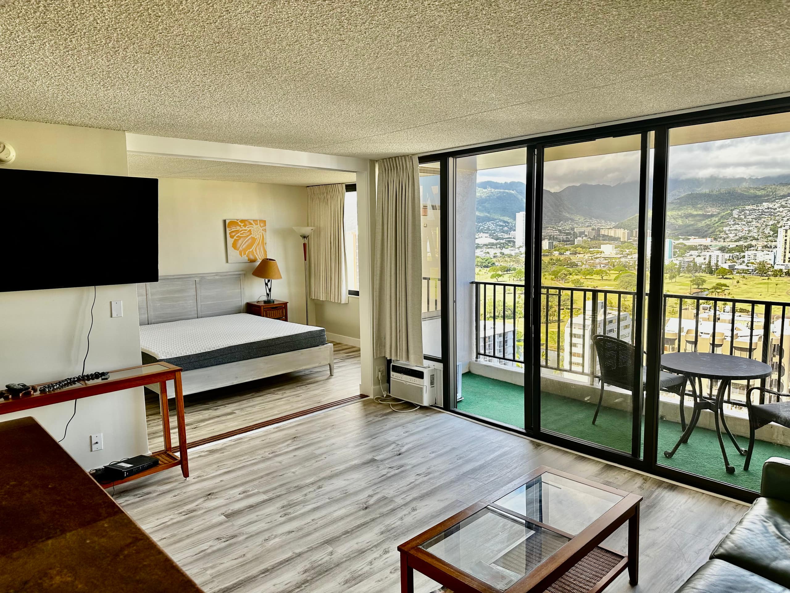Condo in Honolulu · ★4.8 · 1 bedroom · 3 beds · 1 bath - Image 3