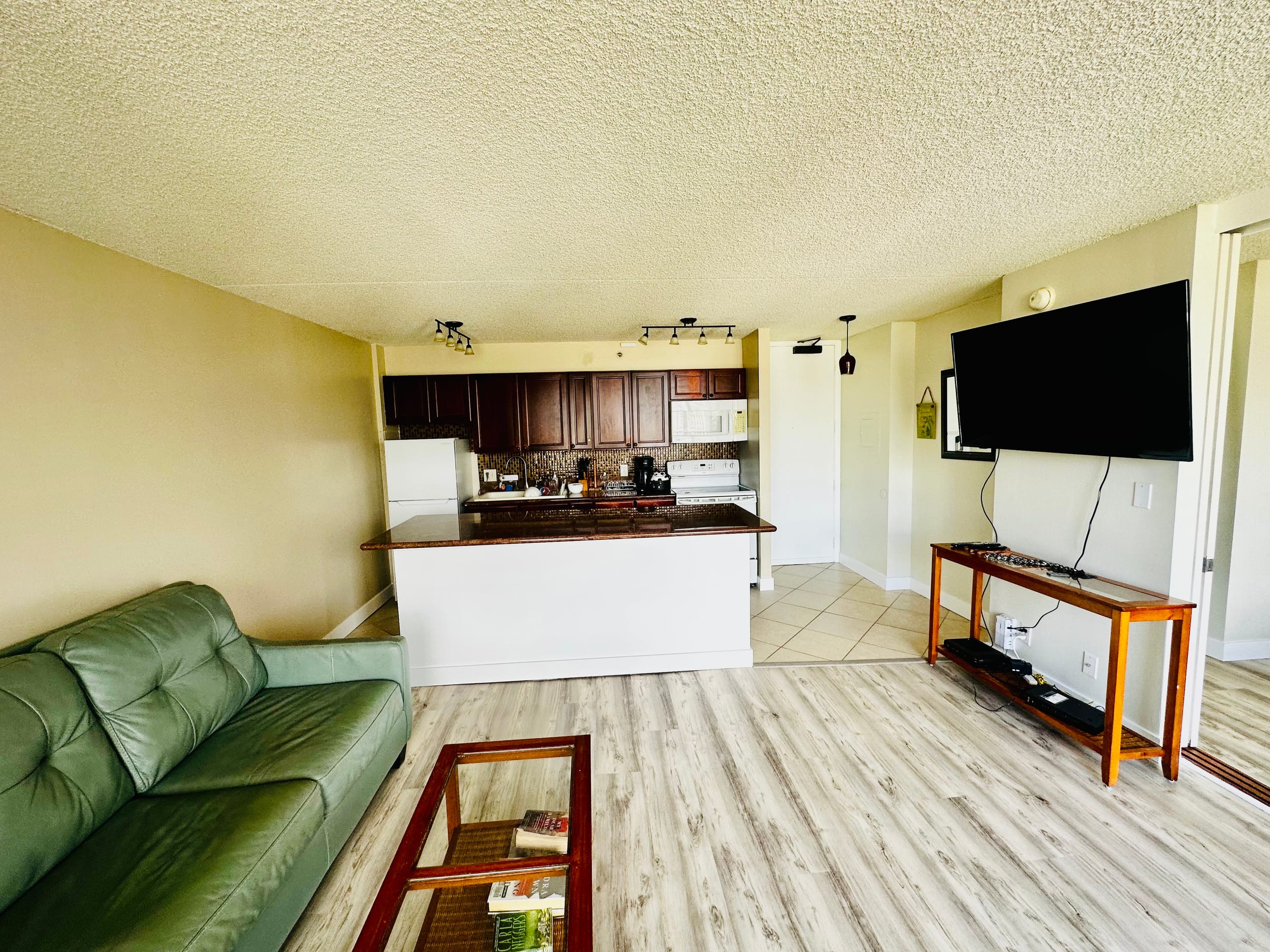 Condo in Honolulu · ★4.8 · 1 bedroom · 3 beds · 1 bath - Image 5