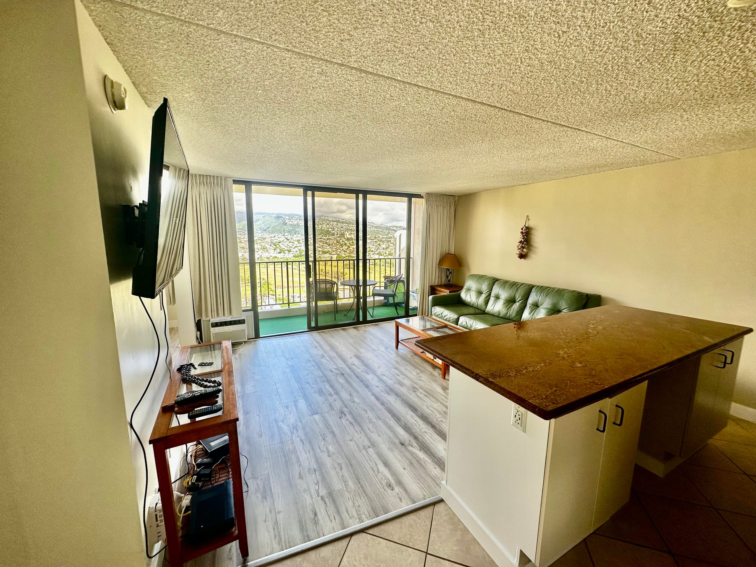 Condo in Honolulu · ★4.8 · 1 bedroom · 3 beds · 1 bath - Image 2