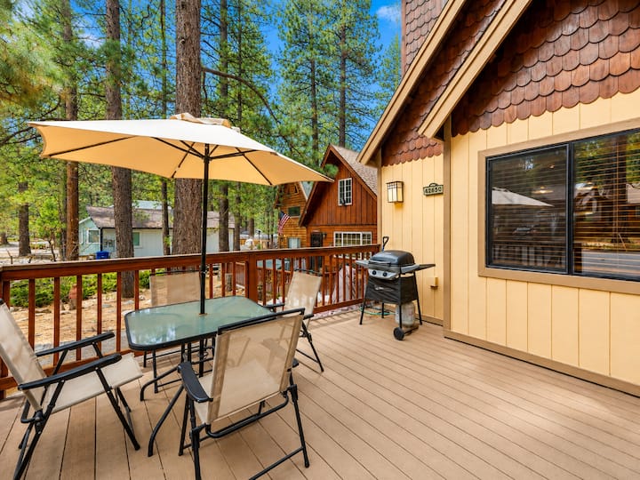 Charming Cabin Near Slopes, Lake & Village - Big Bear Lake, CA