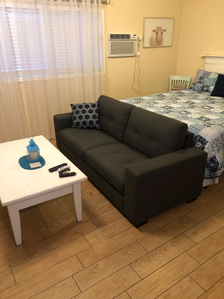 Adorable Studio Guesthouse On The Ranch - Eastvale, CA