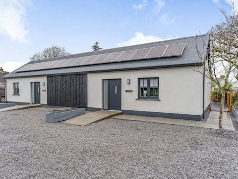 Cowshed 2 - uk35458