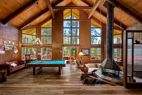 Unique Sunken Fireplace•HotTub•PoolTable•GameRoom