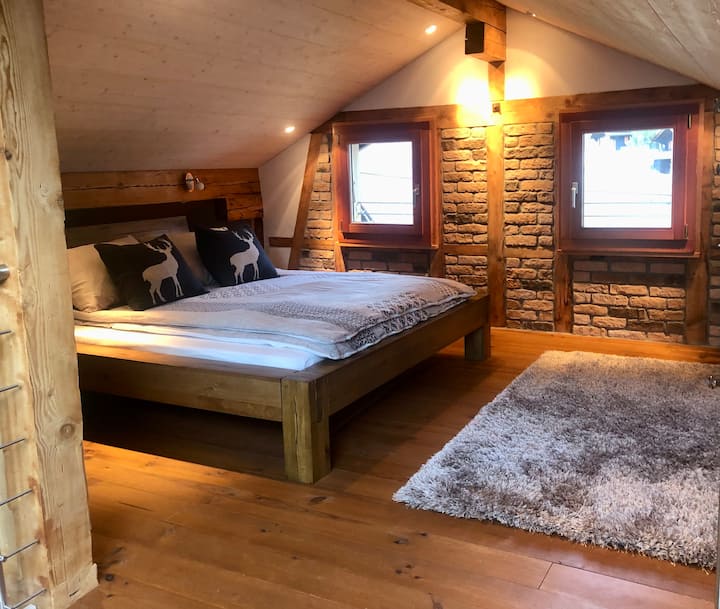 אזור שינה פתוח על הרצפה