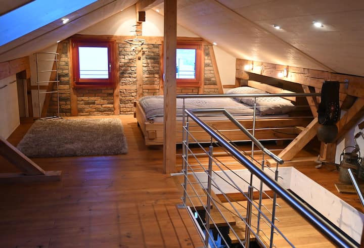 אזור שינה פתוח על הרצפה