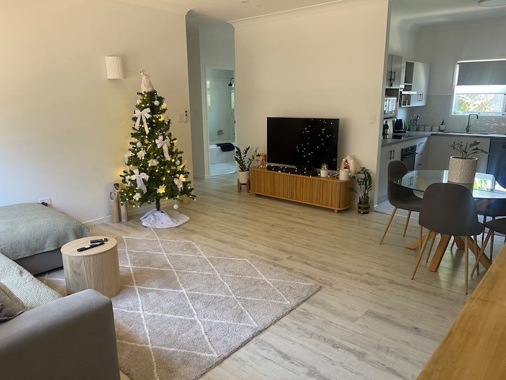 Number #1 On The Beach In Yeppoon
2 Bedroom Unit. - Yeppoon