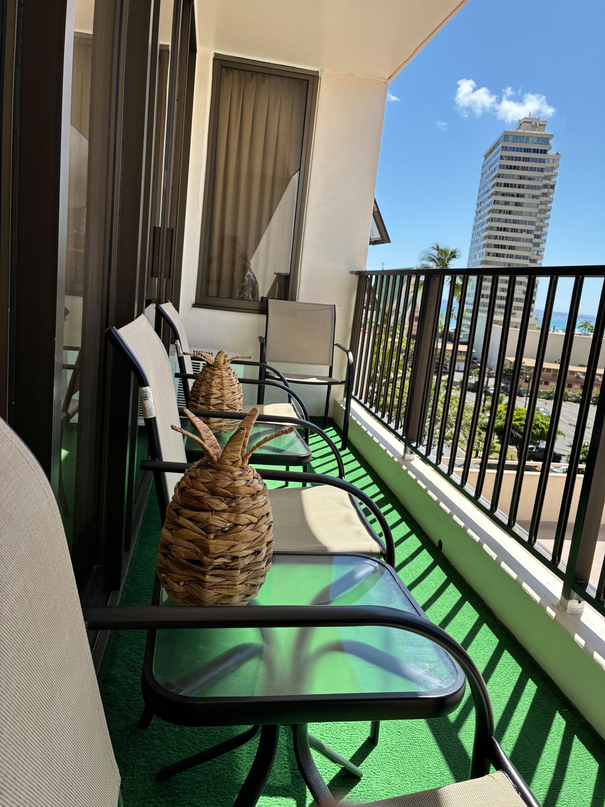 Condo in Honolulu · ★4.91 · 1 bedroom · 3 beds · 1 private bath - Image 23