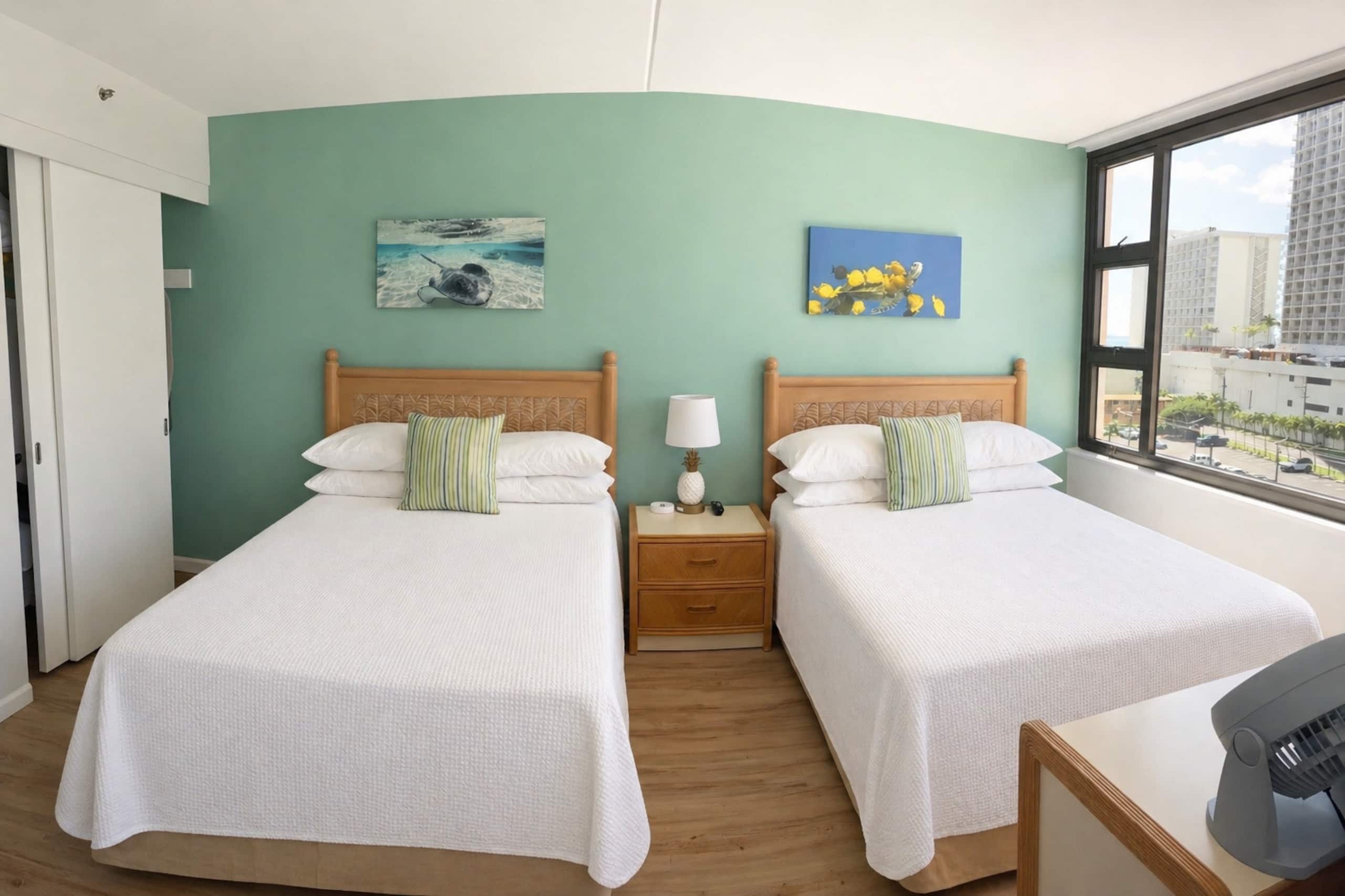 Condo in Honolulu · ★4.91 · 1 bedroom · 3 beds · 1 private bath - Image 2