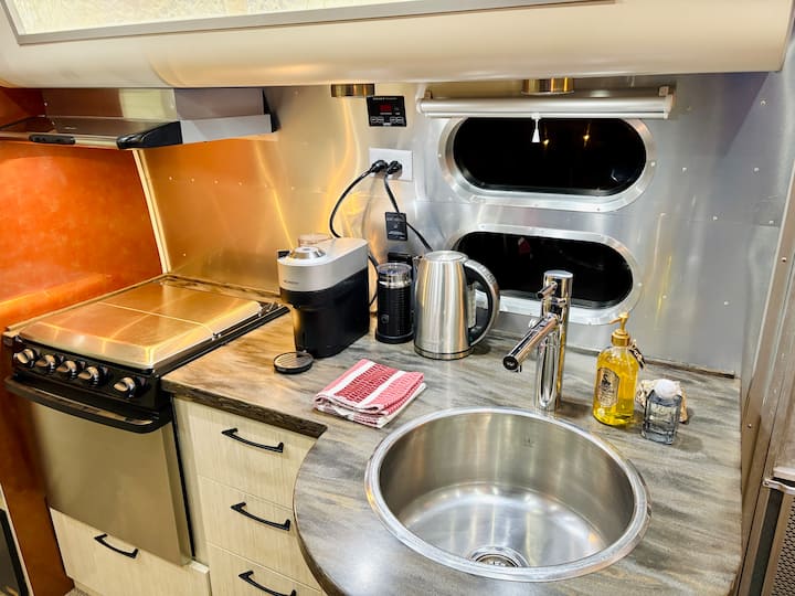 Airstream With Hot Tub In Private Grand Lake Woods - Disney