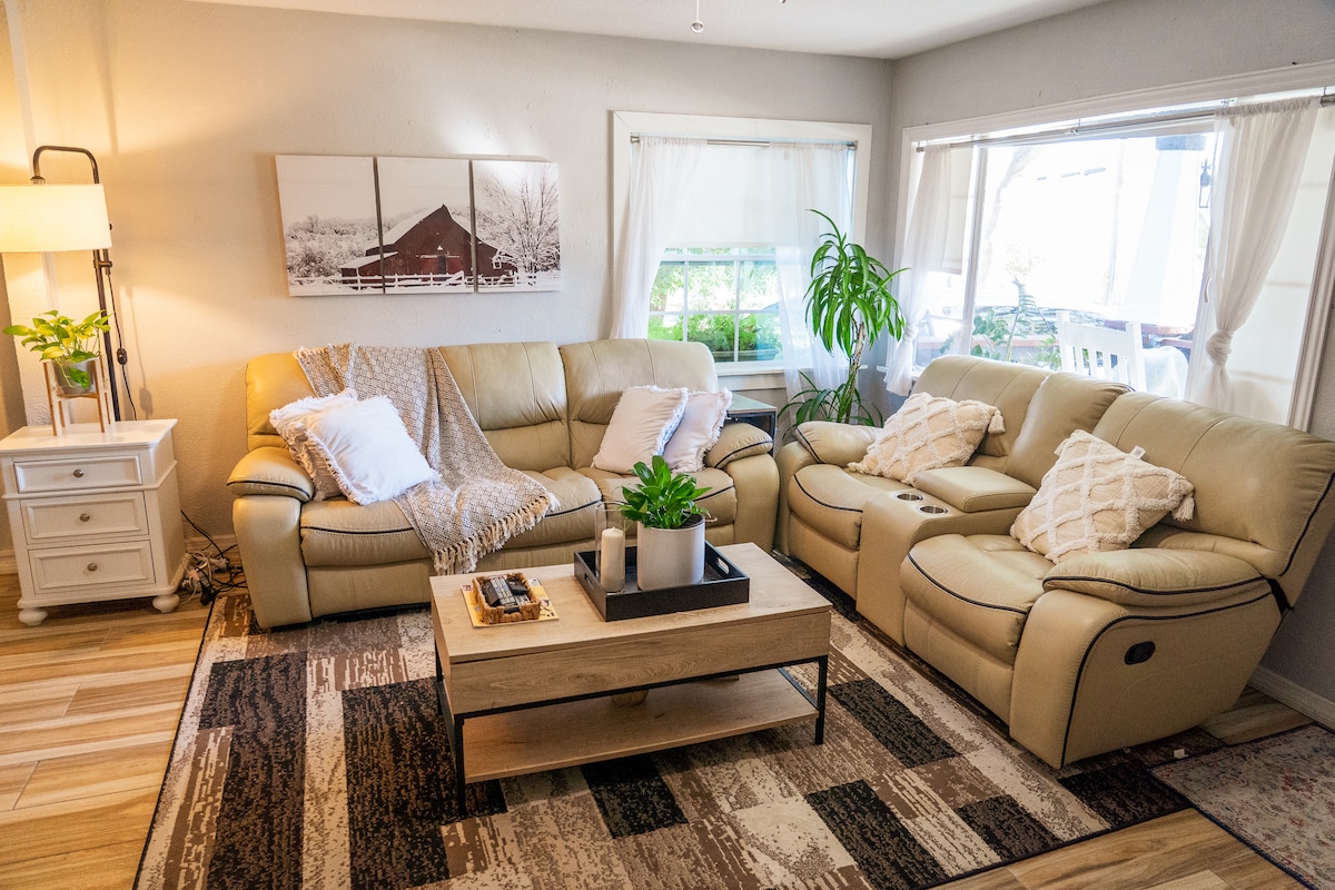 Popular Airbnb listing: Cute, Historic District Home - GREAT LOCATION in Lakeland