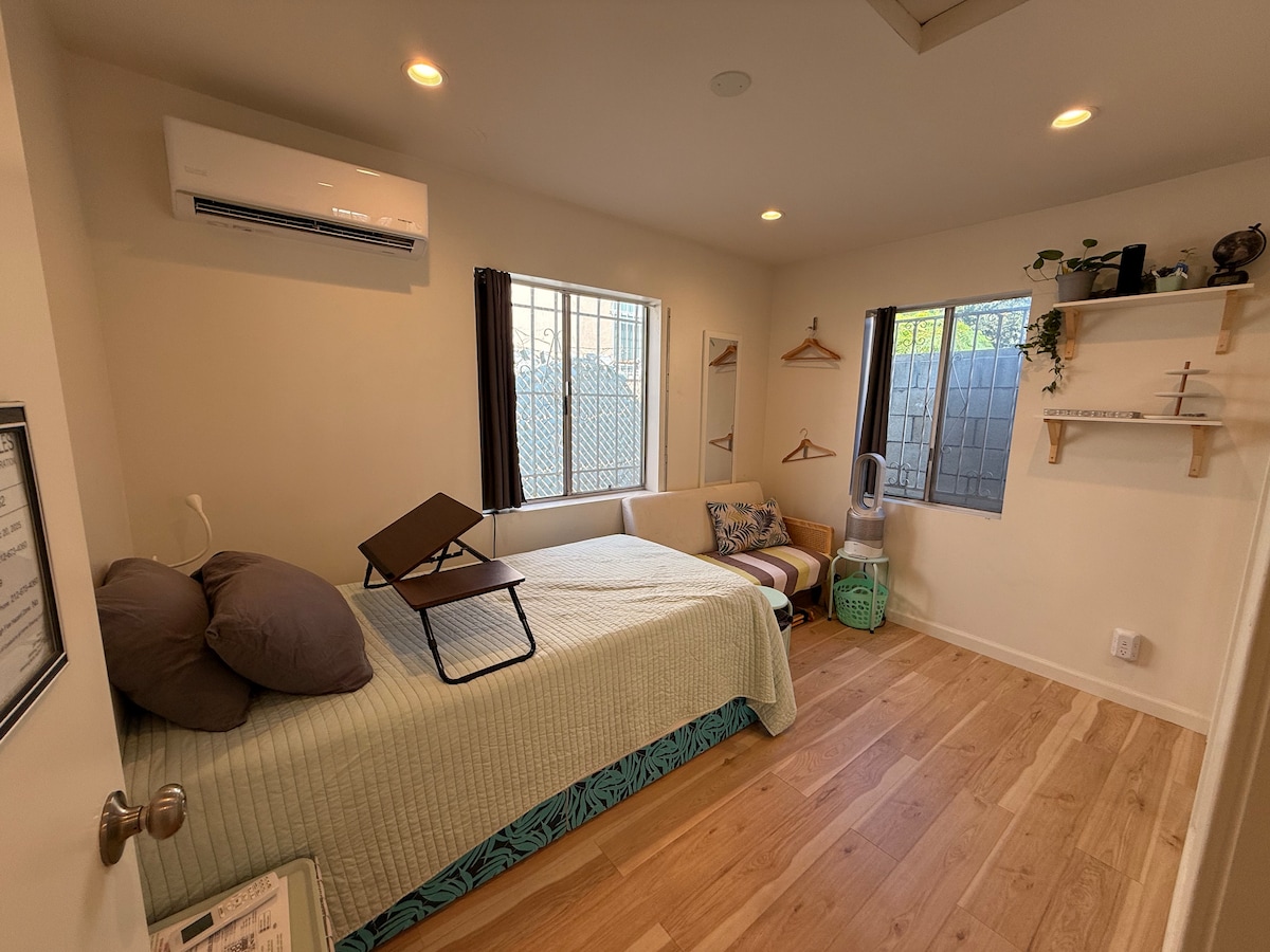 Popular Airbnb listing: @EaHo.Eco.Home - minutes from Silver Lake or WeHo in East Hollywood