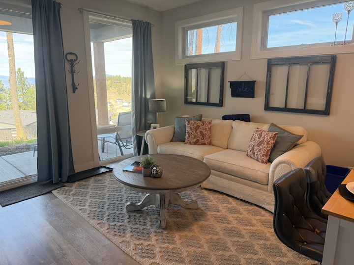 Beachside Retreat In Kelowna’s Mckinley Beach - Kelowna