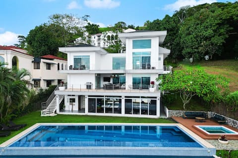 Pool, Sunset Views, Secure & Spacious Villa!