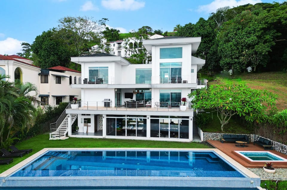 Casa Om, an infinity-pool villa above the Central Valley, Ciudad Colón, San José, Costa Rica, photo 1 of 10