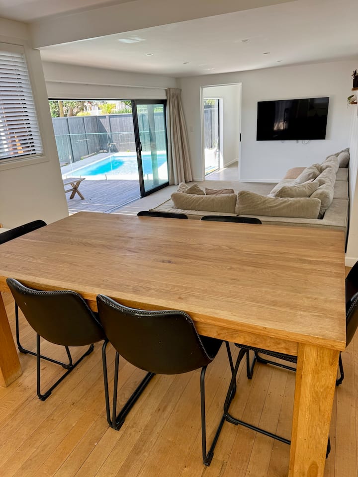 Warm, Light Family Home - タウランガ