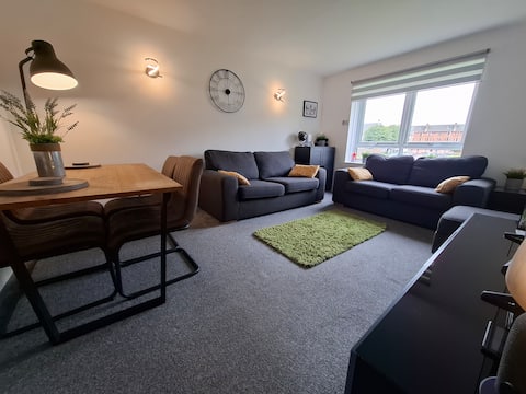 Paisley Panda Flat Central UWS GLA Glasgow Airport