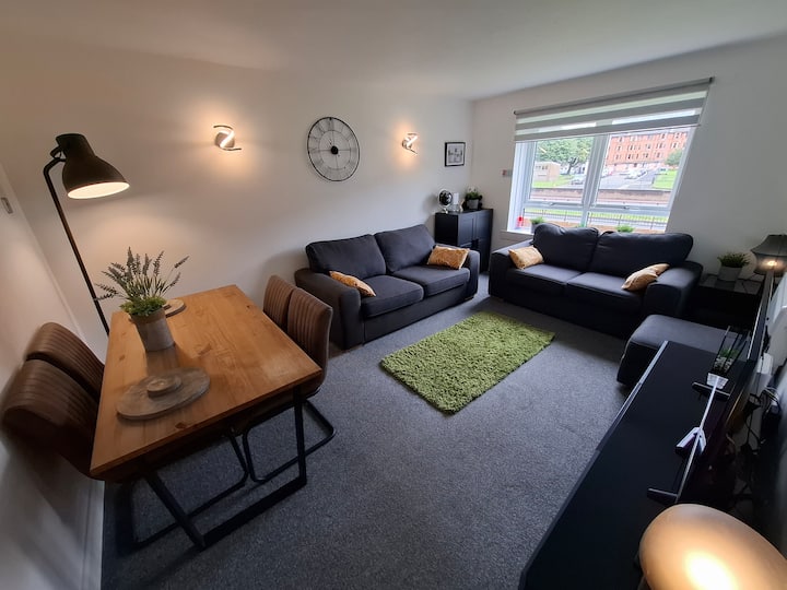 Sehemu kubwa ya kuishi... nafasi ya kutosha ya kupumzika au kula