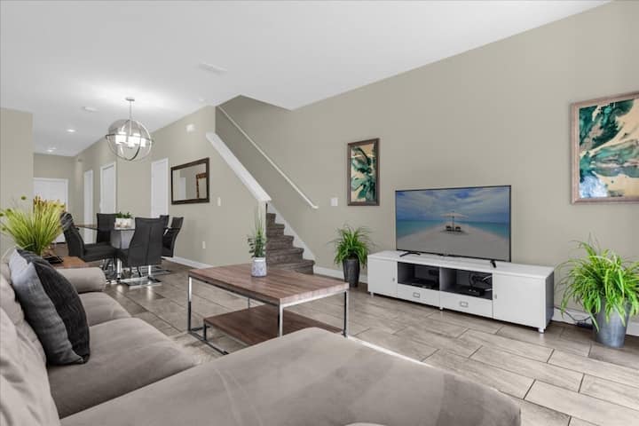 5 Bedroom/ 5 Bathroom Storey Lake (4901 Wa)