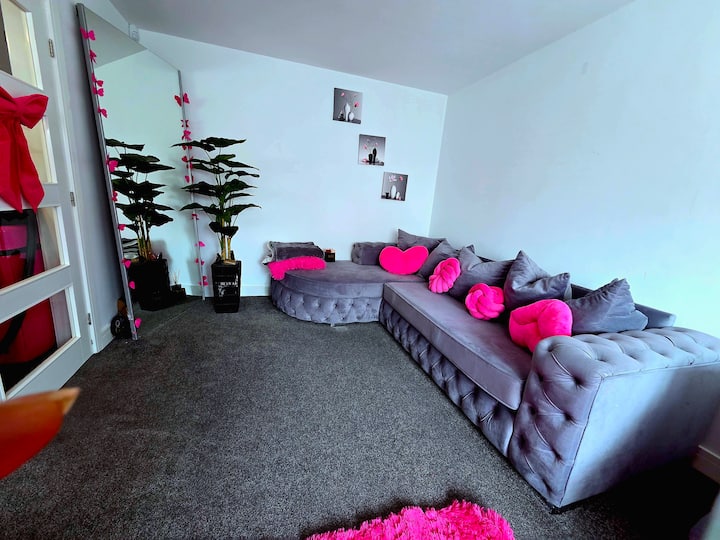 The Pink Haven - Lincoln