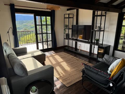 Cabin near Lake Calima with incredible views.