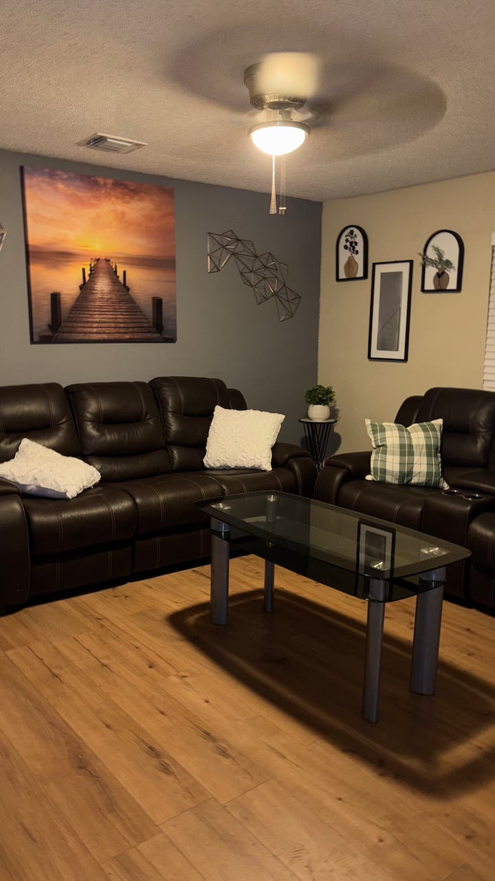 3 Bed W Parking 2.5 Miles From At&t Center, Dtsa, - San Antonio, TX