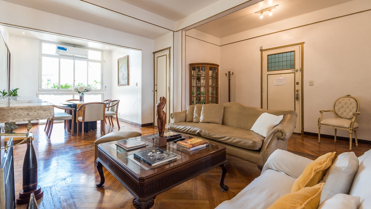 Apartamento mobiliado de três dormitórios em Palermo