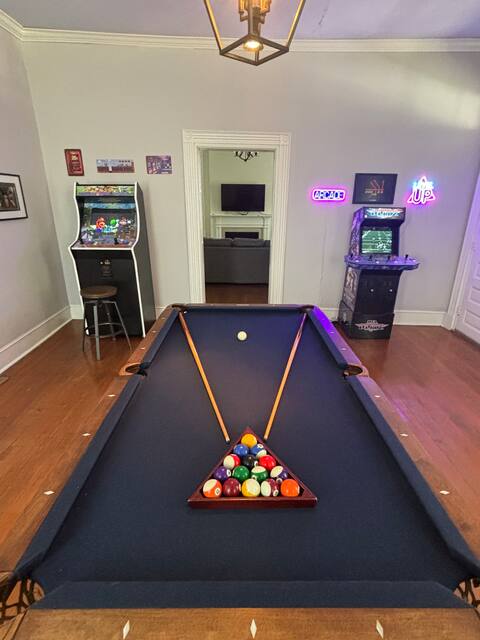 Bourbon Trail Fun Zone! Hottub! Historic/Spacious!