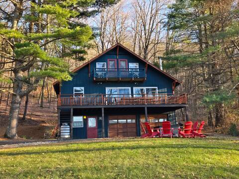 Lakeside Adirondack Chalet w/ outdoor Hot Tub