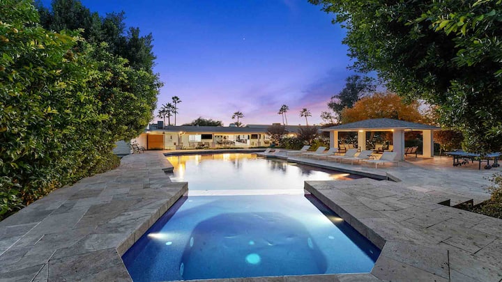 Luxury 7 Br Estate - Heated Pool, Spa, Sauna, Basketball, Gym & Outdoor Kitchen - Phoenix, AZ
