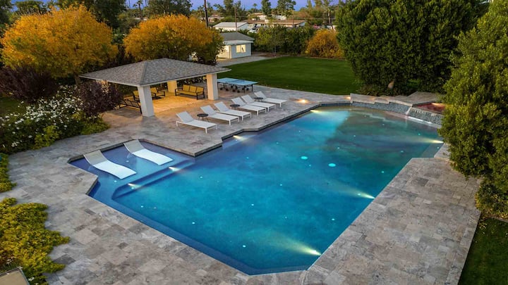 Luxury 7 Br Estate - Heated Pool, Spa, Sauna, Basketball, Gym & Outdoor Kitchen - Phoenix, AZ
