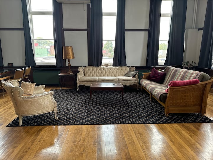 Old School Loft - Youngstown, OH